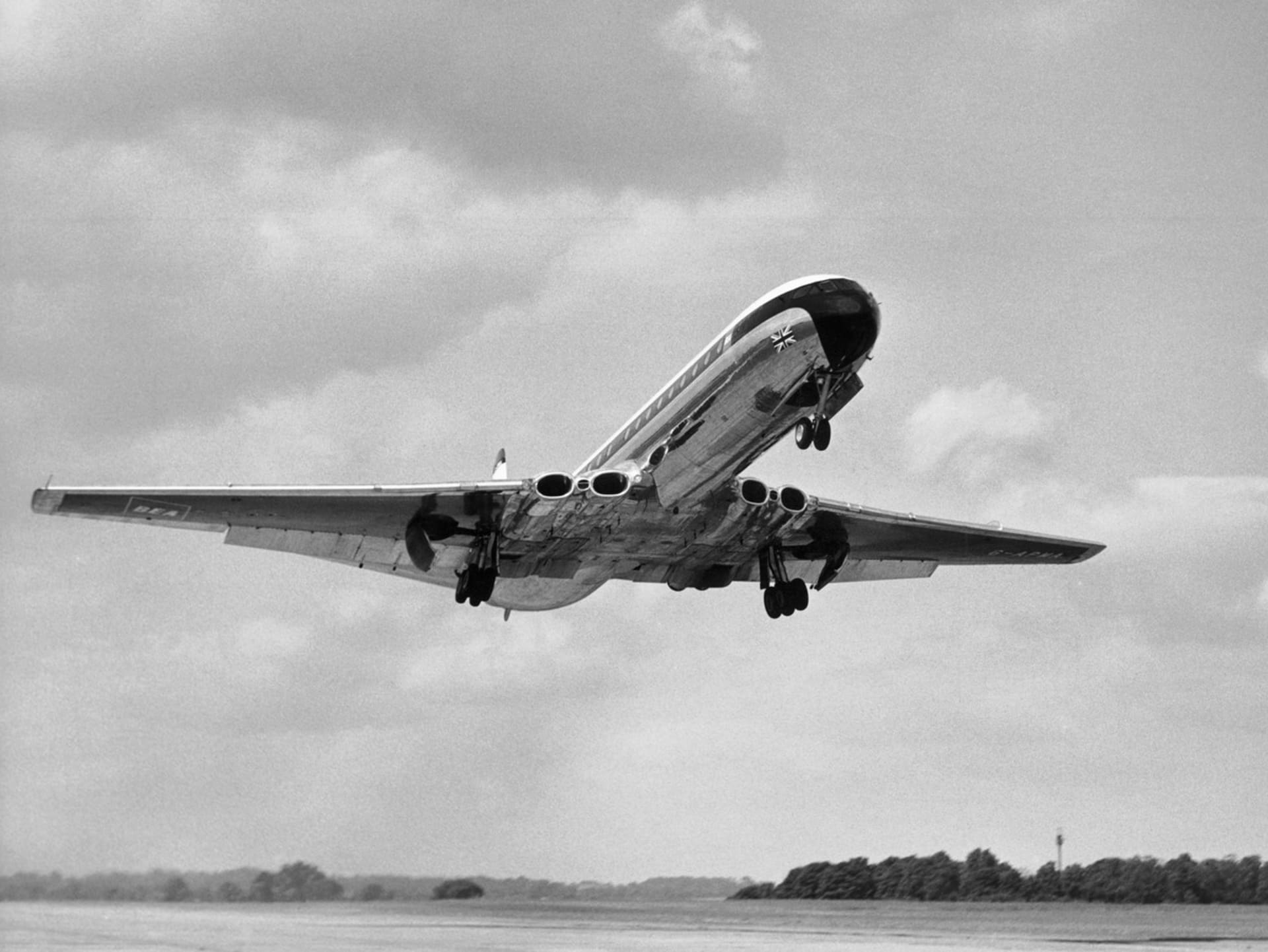 Letoun de Havilland DH-106 Comet během startu