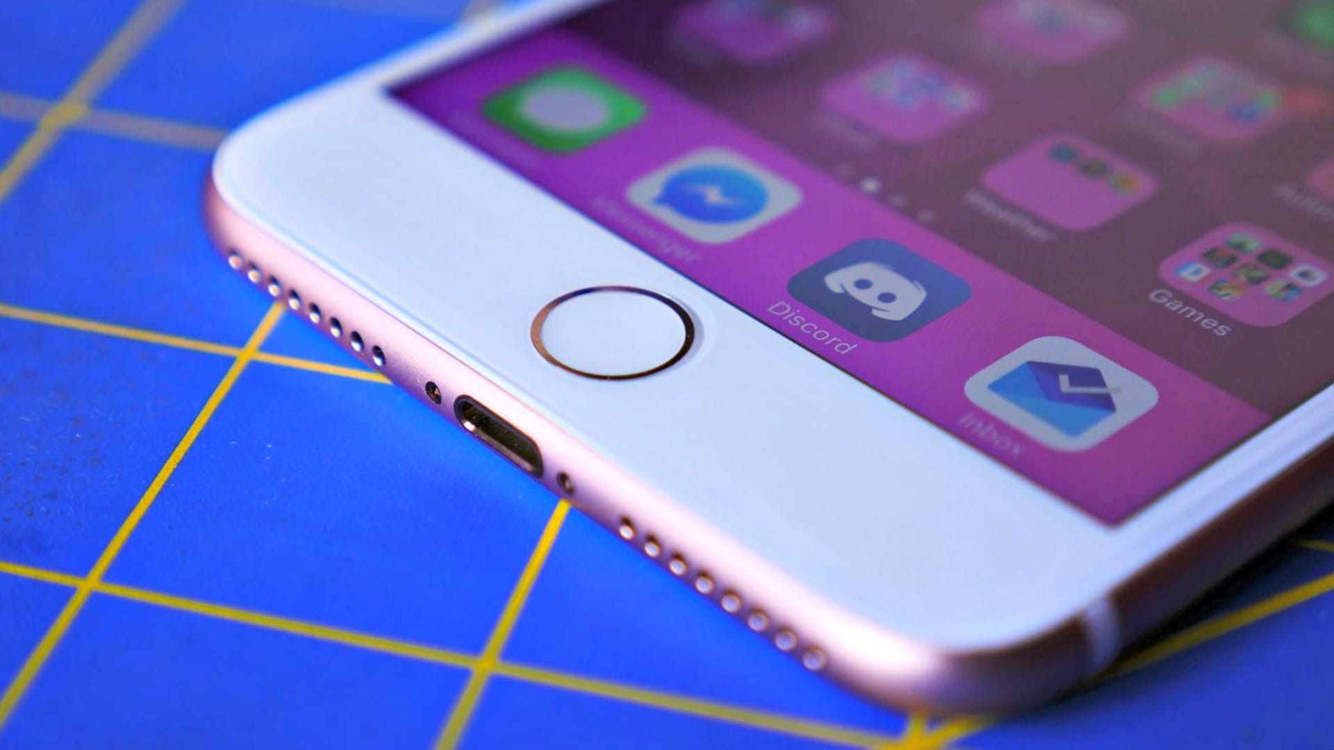 Příští generace iPhonu už nemá mít klasické tlačítko Home