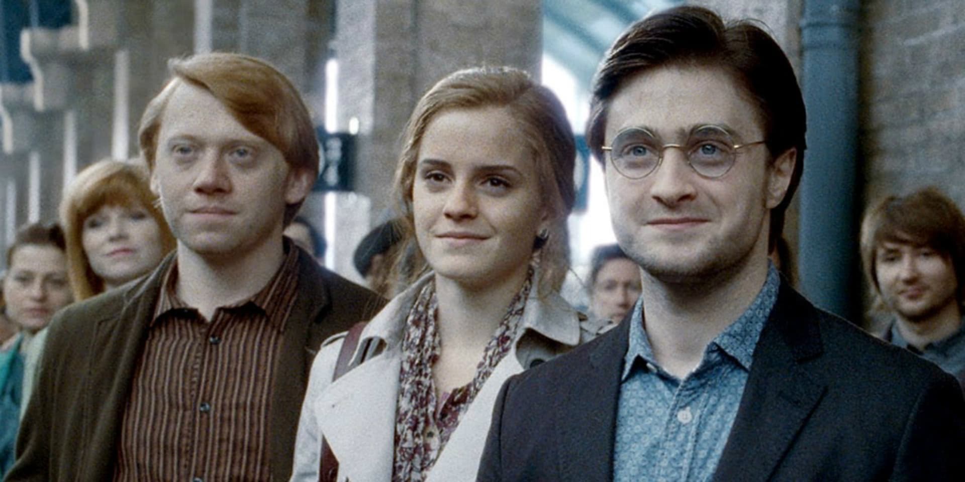 Harry Potter a Relikvie smrti - část 2 (2011) - Záverečný epilog, ve kterém vidíme hlavní hrdiny dospělé.