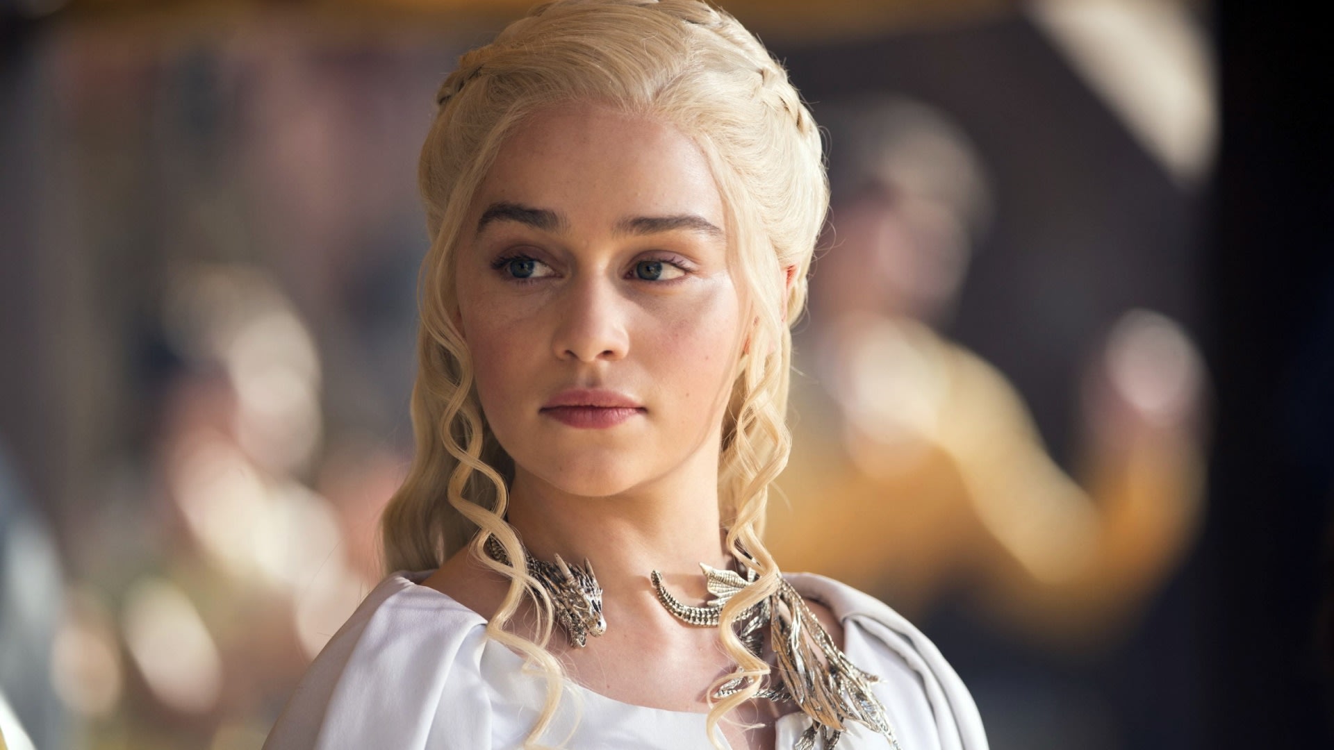 Emilia Clarke jako Daenerys ve Hře o trůny