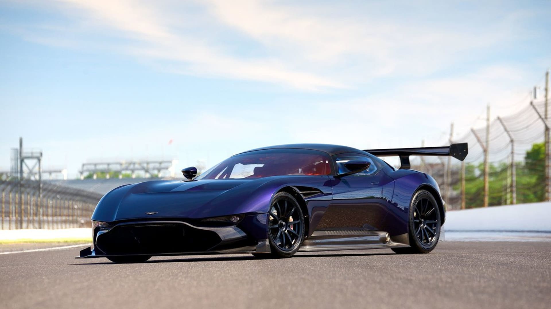 Okruhová modelka. Aston Martin Vulcan