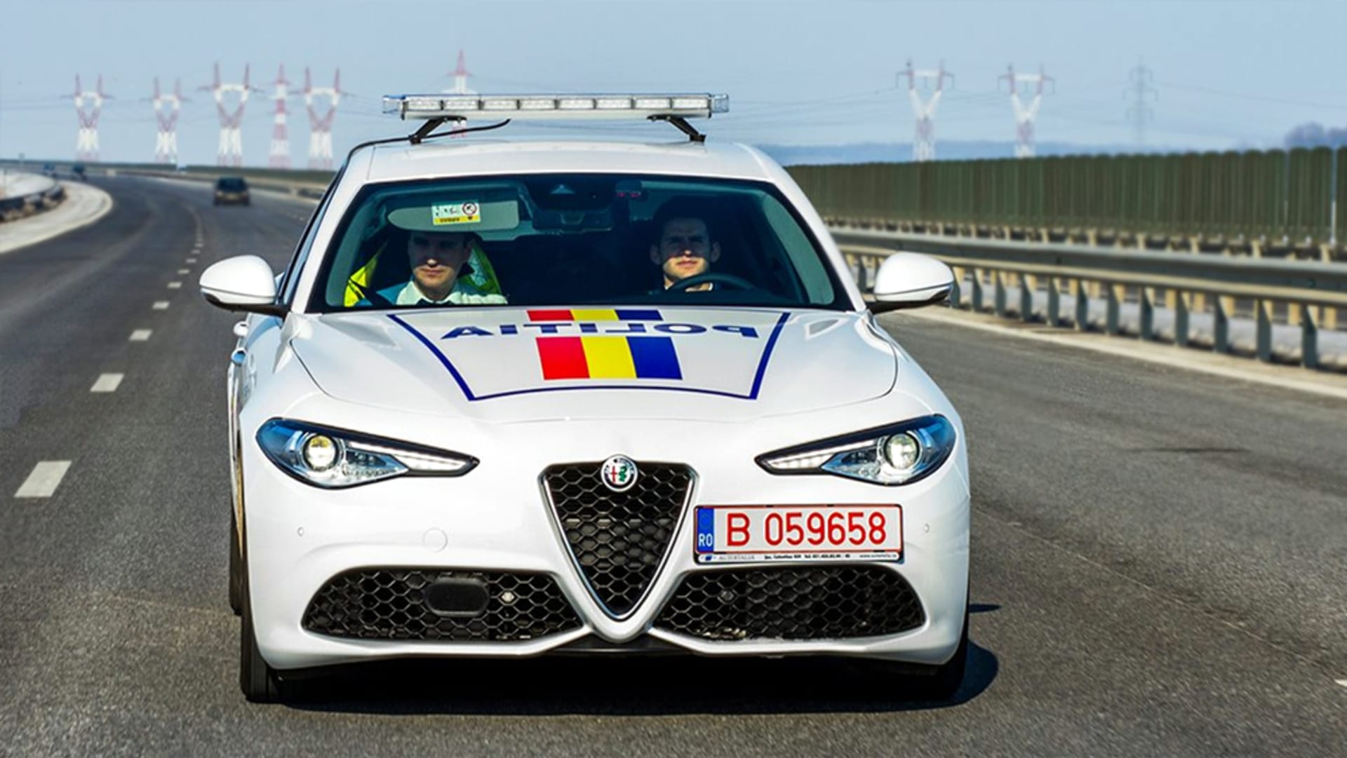 Alfa Romeo Giulia Veloce s policejní výbavou.