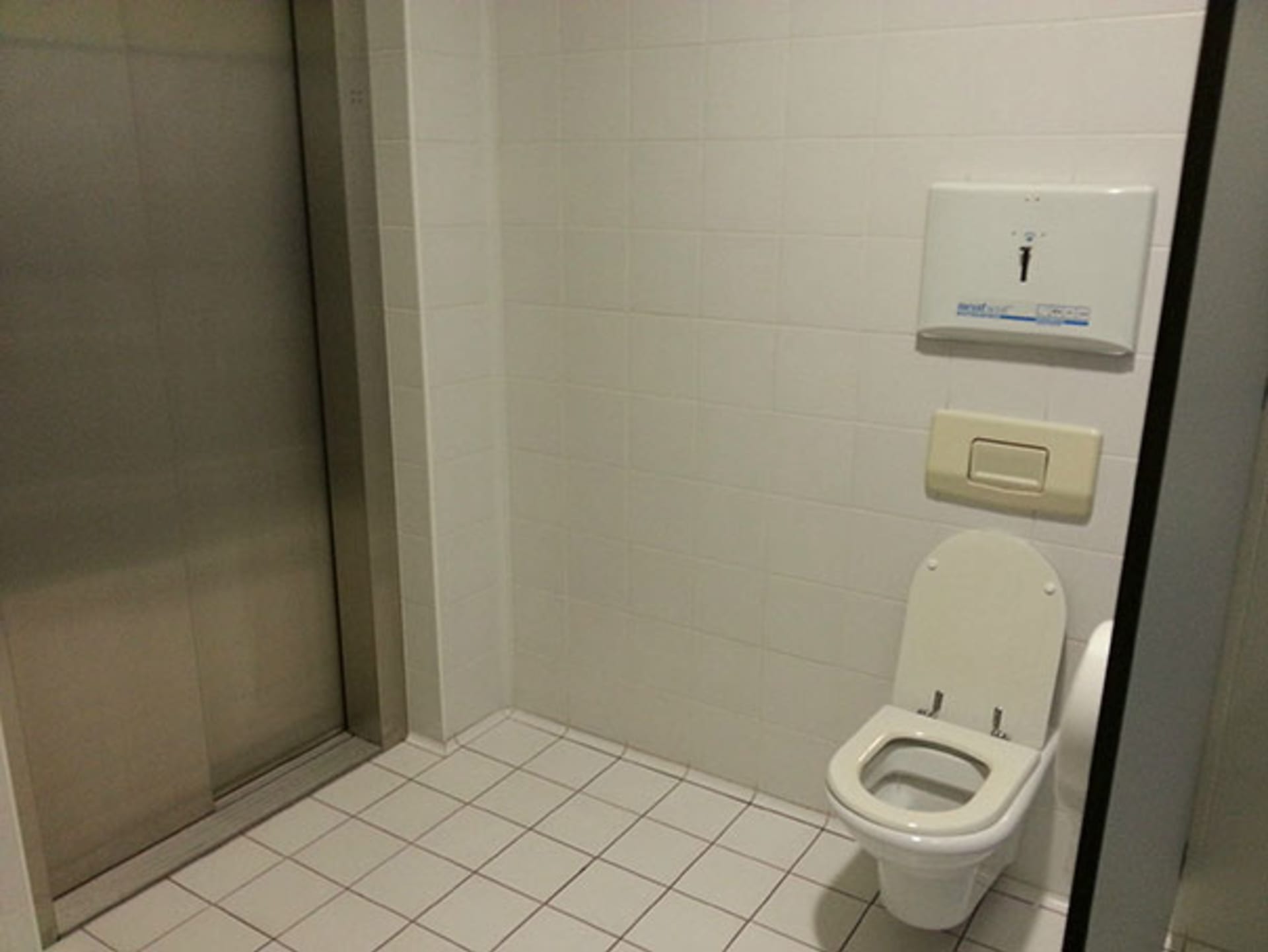 Když na záchodě najdete výtah