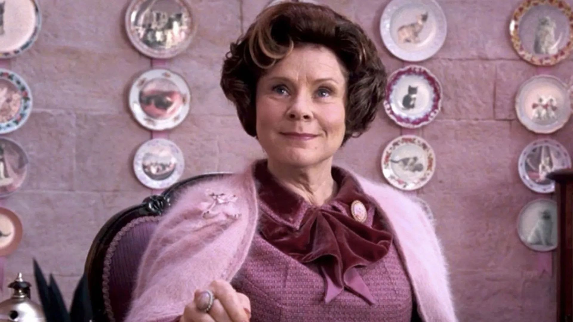 Imelda Staunton jako Dolores Umbridge v 5. díle Harryho Pottera