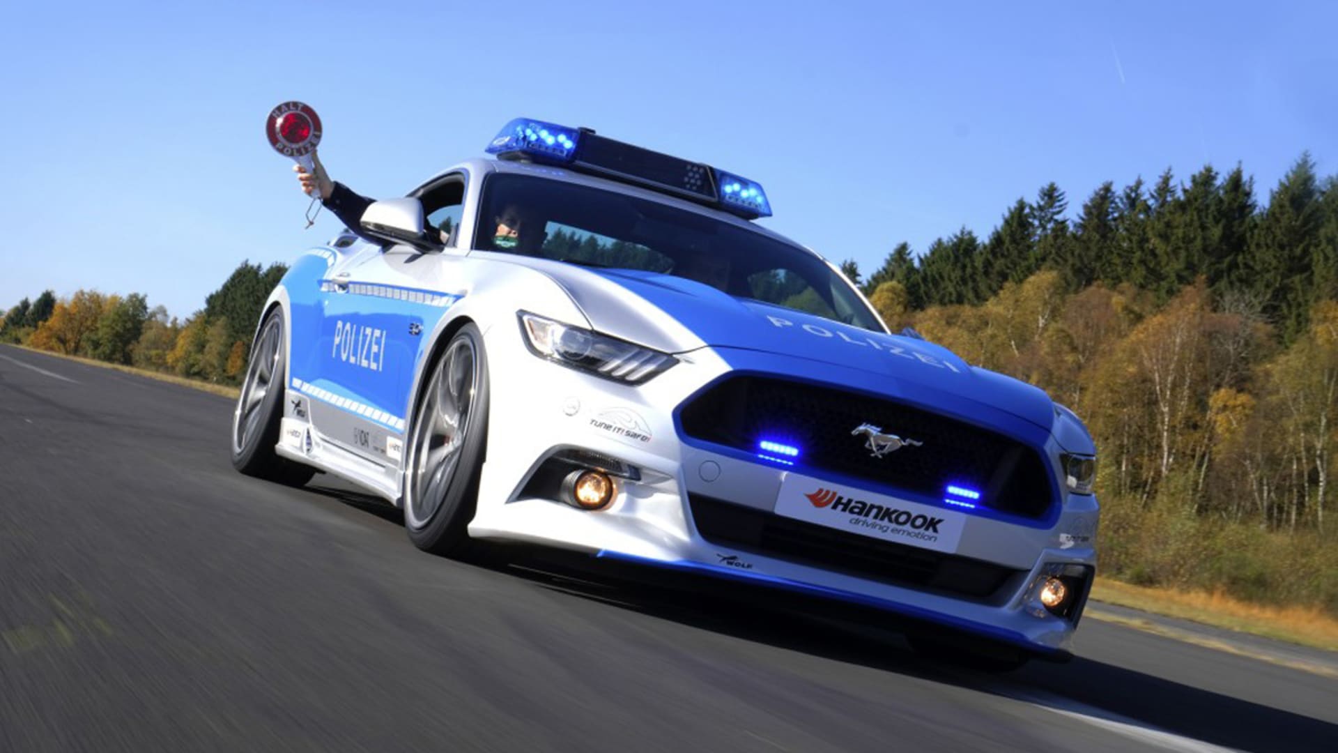 Policejní Ford Mustang Wolf Wide 5.0.