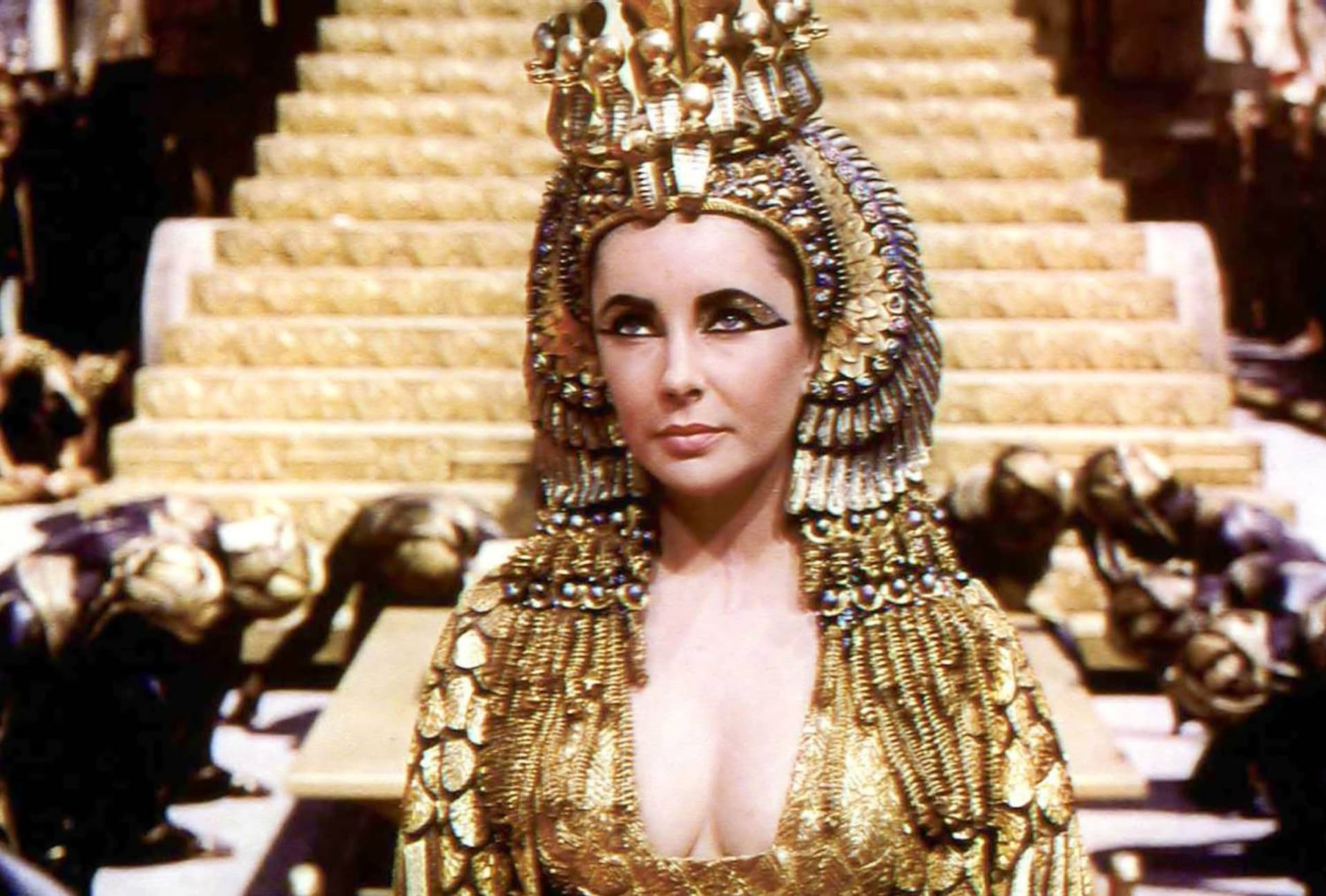 Takto jako Kleopatra vypadala americká herečka Elizabeth Taylorová ve filmu z roku 1963.