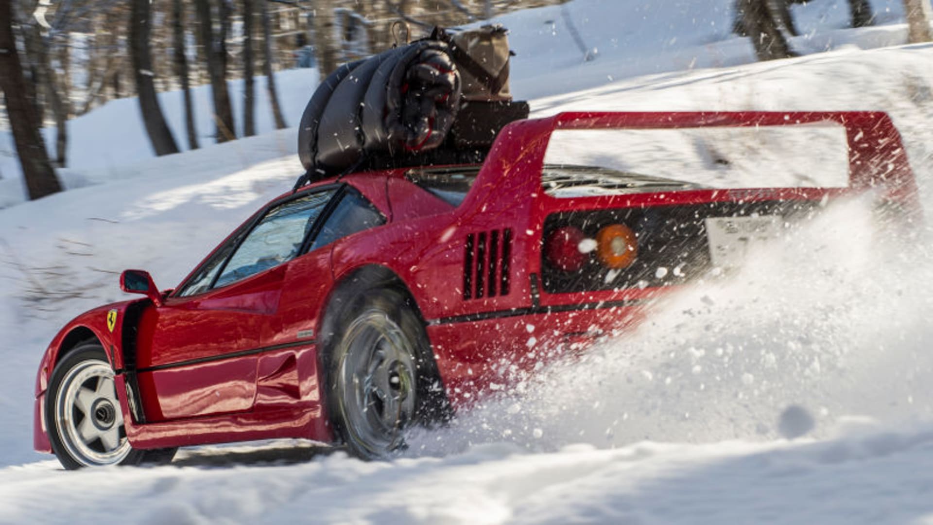 Kempování na sněhu s Ferrari F40? Japonci s tím nemají problém