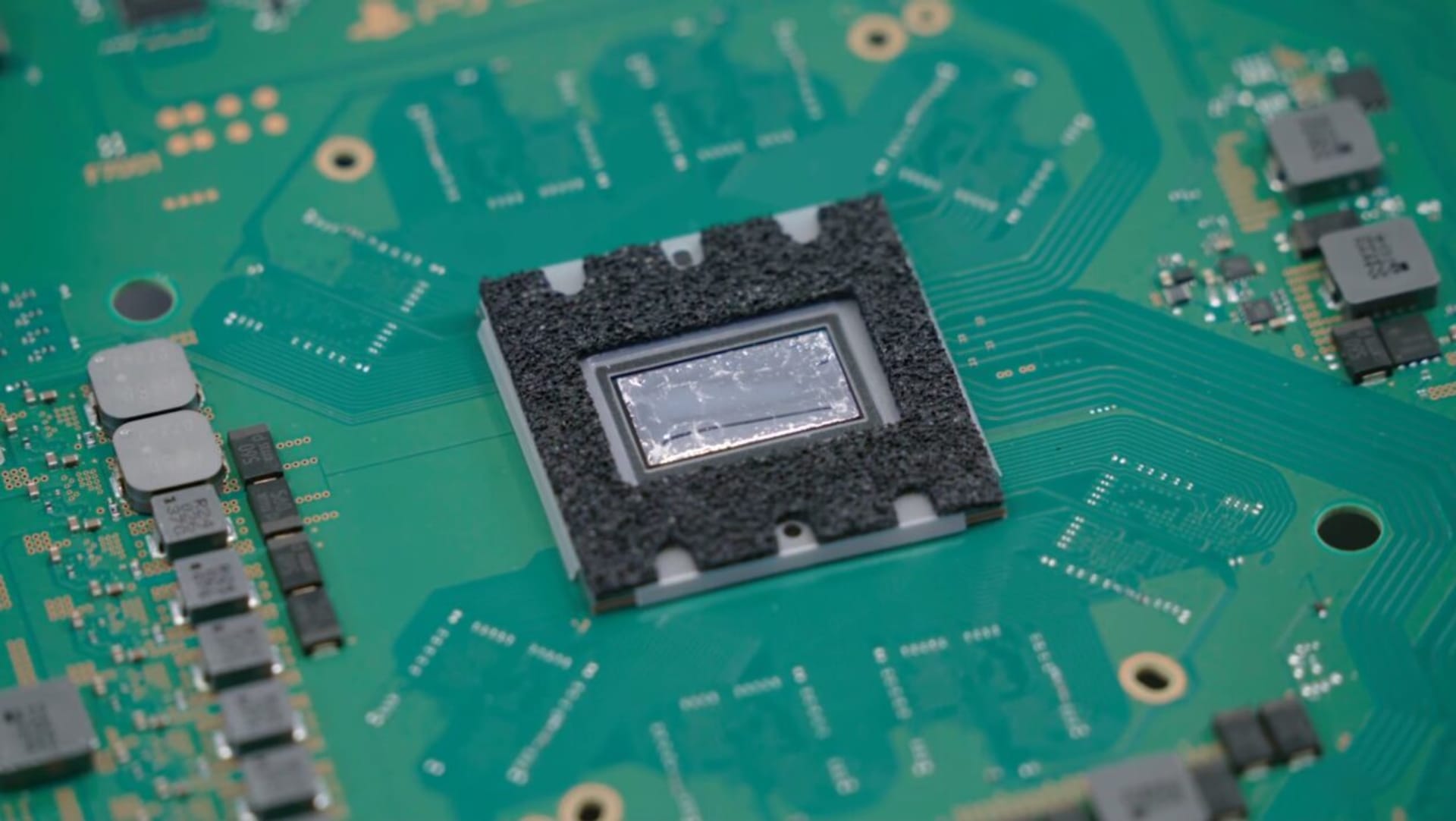 Teplo z APU PlayStationu 5 je odváděno tekutým kovem