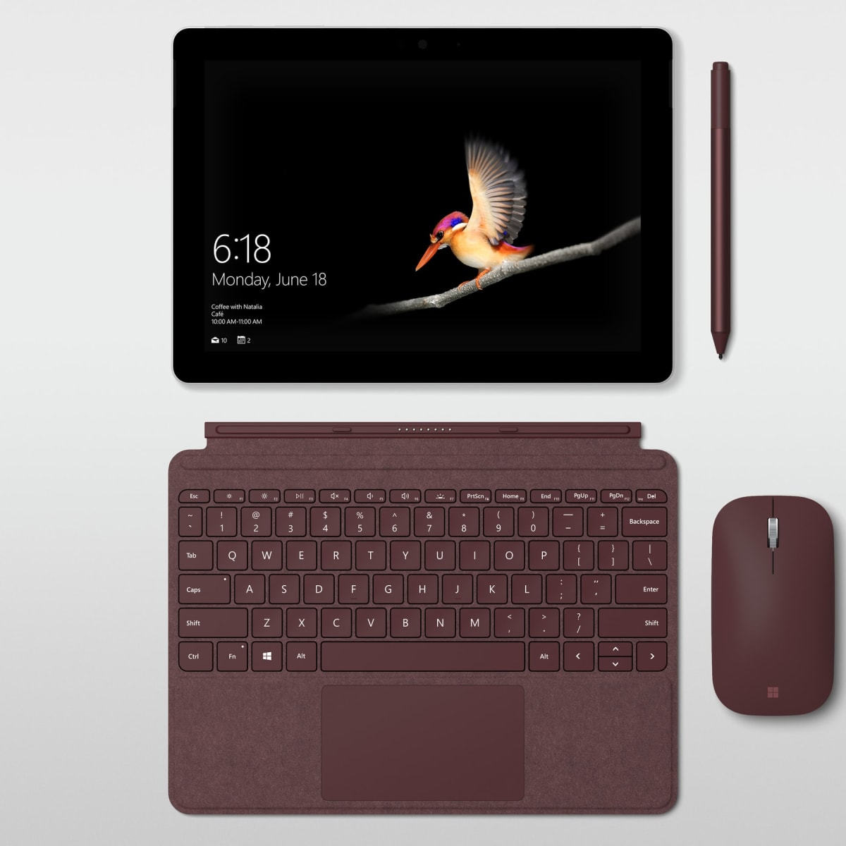 Surface Go s dokoupitelným příslušenstvím - připojitelnou klávesnicí s krytem a touchpadem, myší a stylusem