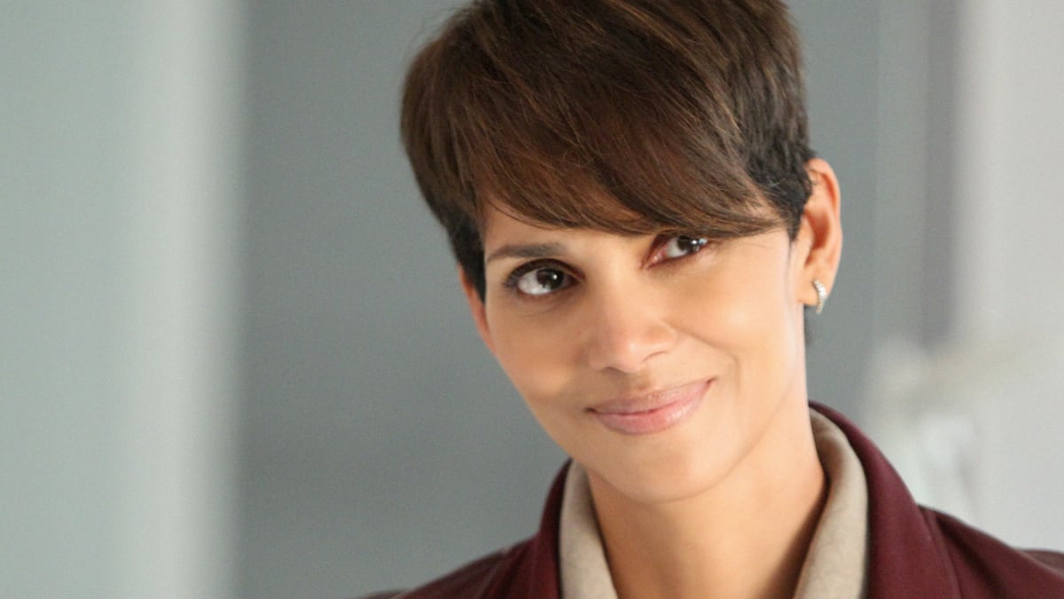 Molly Woods (Halle Berry)