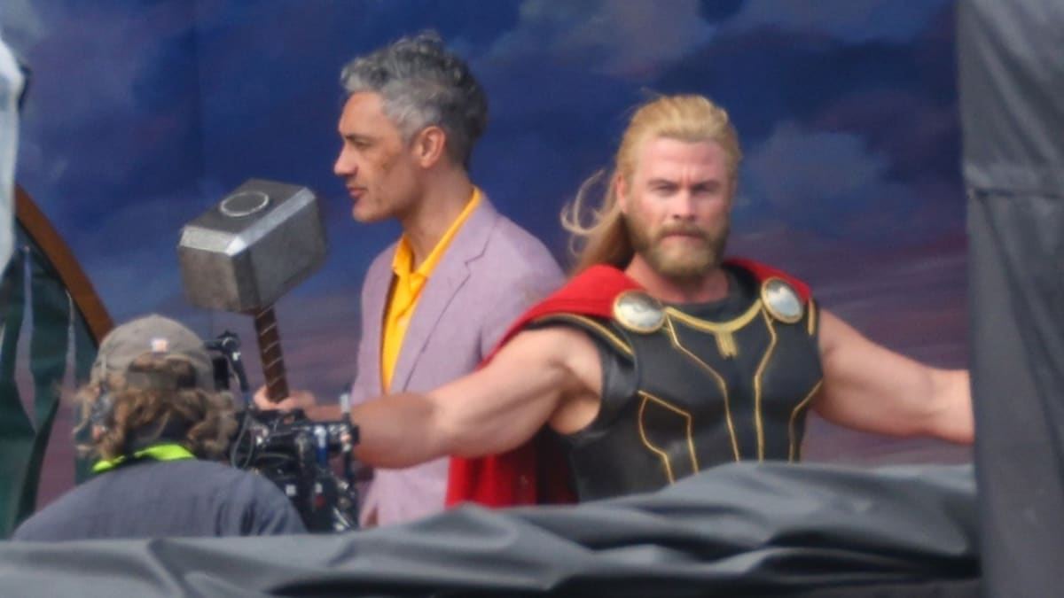 Liam Hemsworth jako falešný bůh hromu v Thorovi 4
