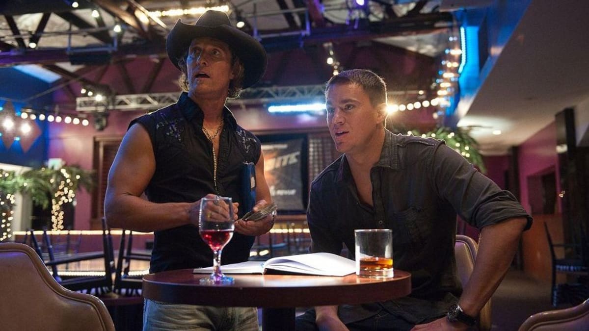 Matthew McConaughey a Channing Tatum ve filmu Bez kalhot