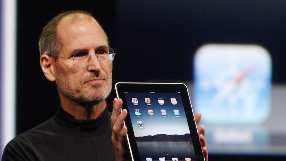 Steve Jobs představuje první iPad