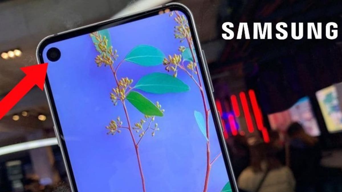 Otvor v displeji u telefonů Samsung nabízí zajímavou funkci