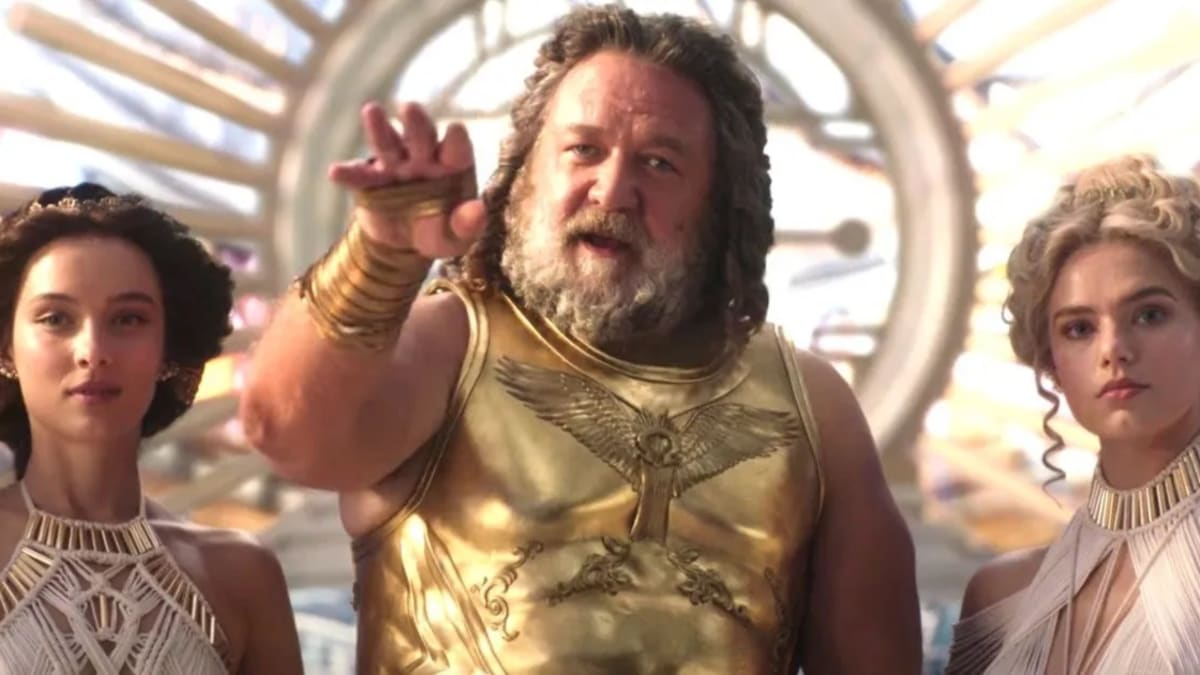 Russell Crowe jako Zeus ve filmu Thor: Láska jako hrom