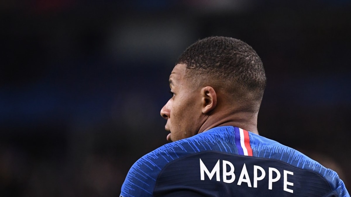 Kylian Mbappé ve dresu aktuálních mistrů světa z Francie
