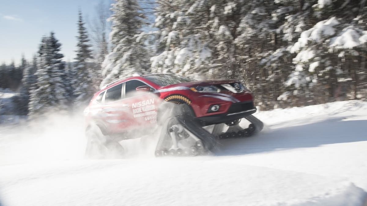 Rogue Warrior: Nissan prodává auto se sněžnými pásy!