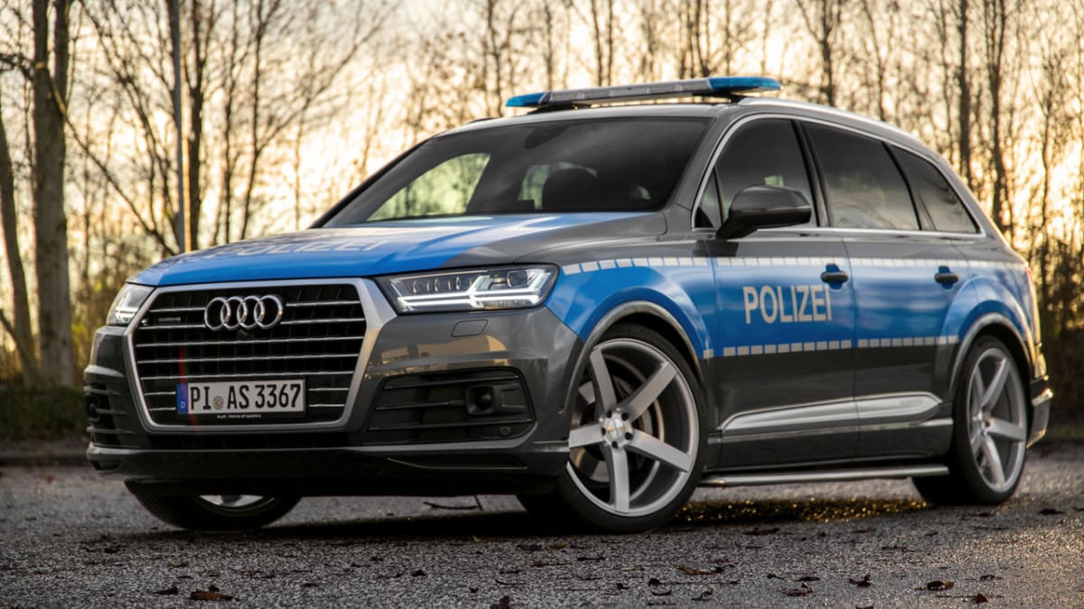 Snížené Audi Q7 jako policejní koráb.