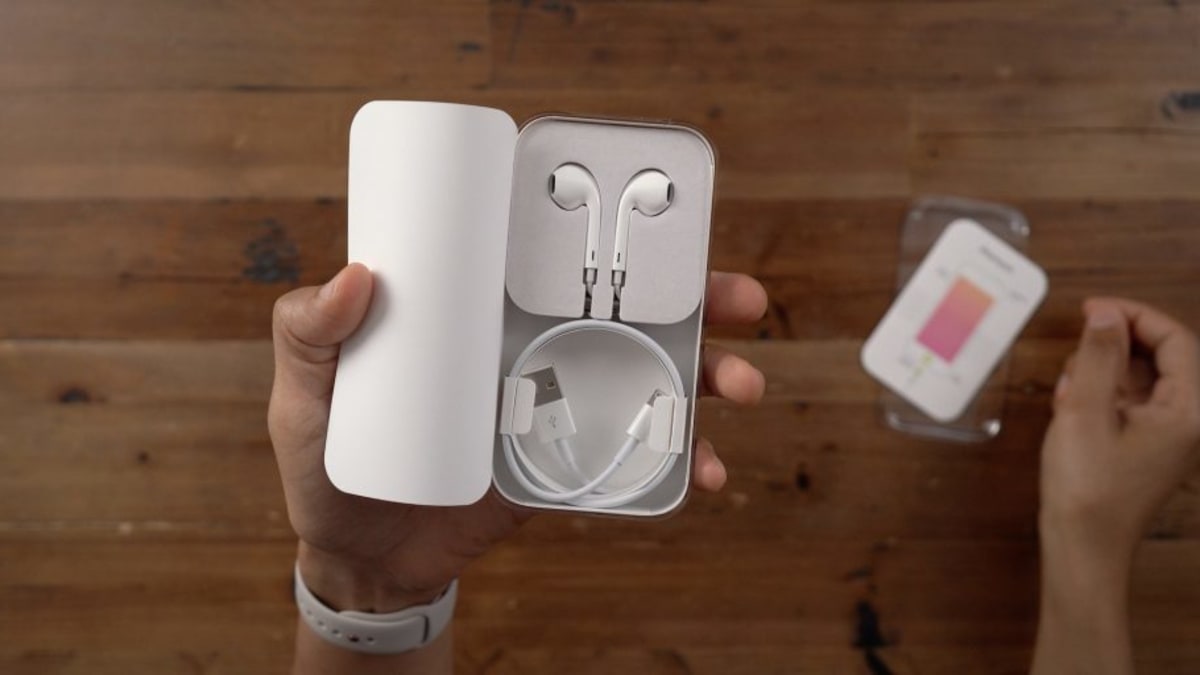Drátová sluchátka EarPods už nemají být součástí balení chystaných iPhonů