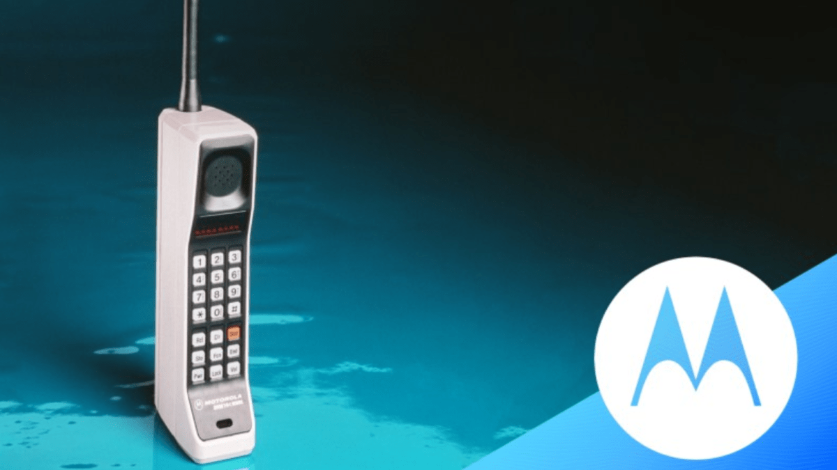 První mobilní telefon Motorola DynaTAC
