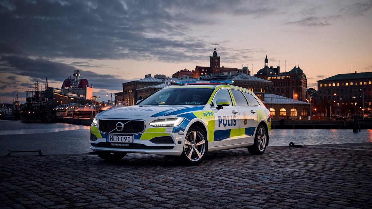 Švédové povolali Volvo V90 do policejní služby.