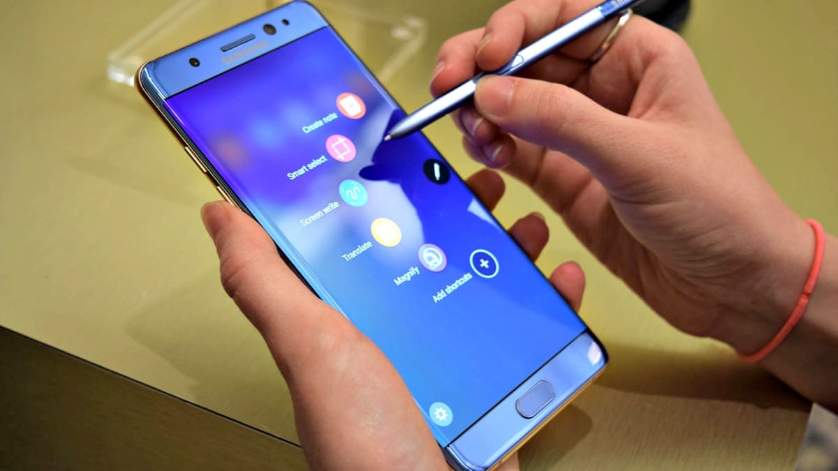 Samsung Galaxy Note 7 má vážné problémy s baterií, kvůli nimž si možná výrobce vyžádá veškeré telefony zpět.