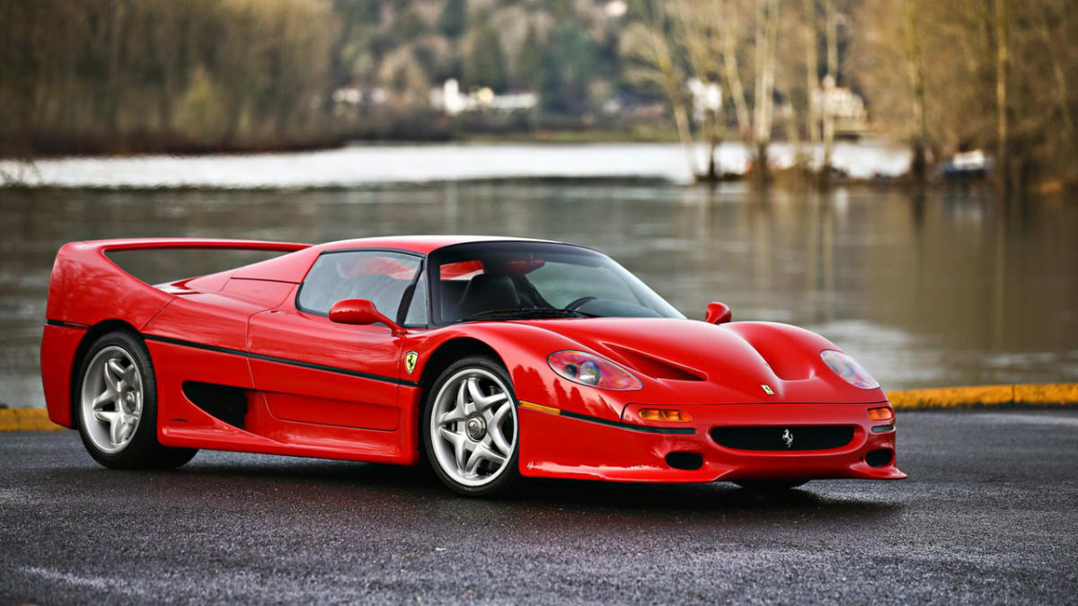 Toto Ferrari F50 vyšlo majitele na 55 milionů korun.