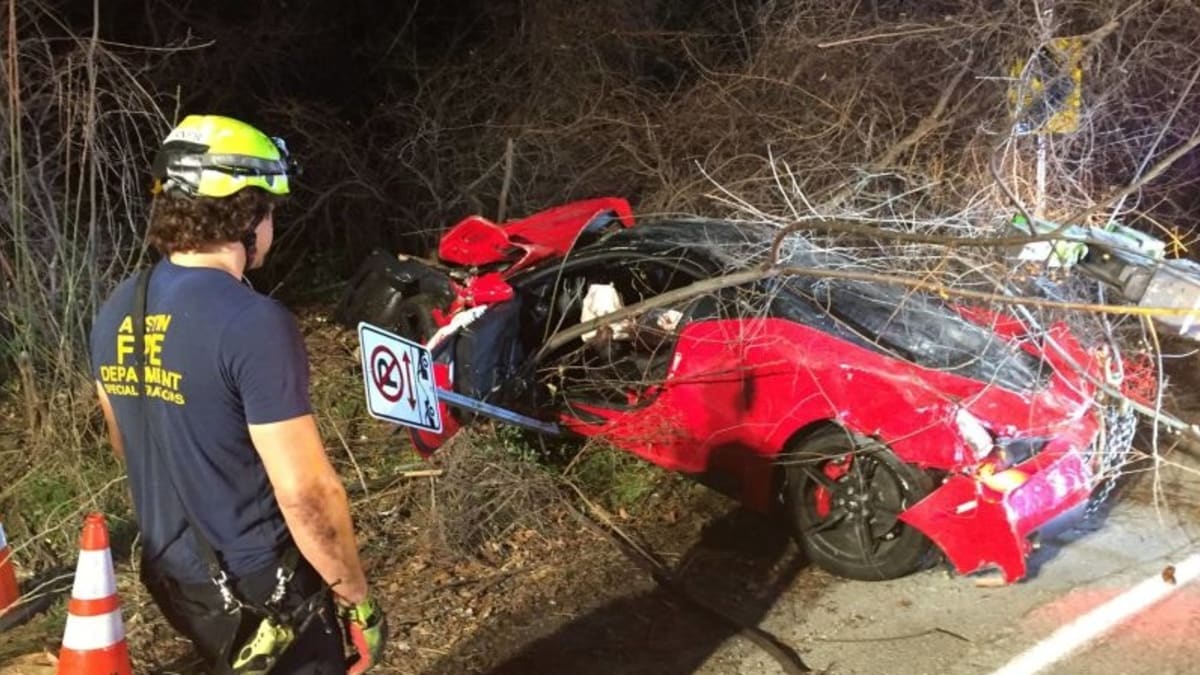 Opilý řidič zdemoloval Ferrari 458 Speciale