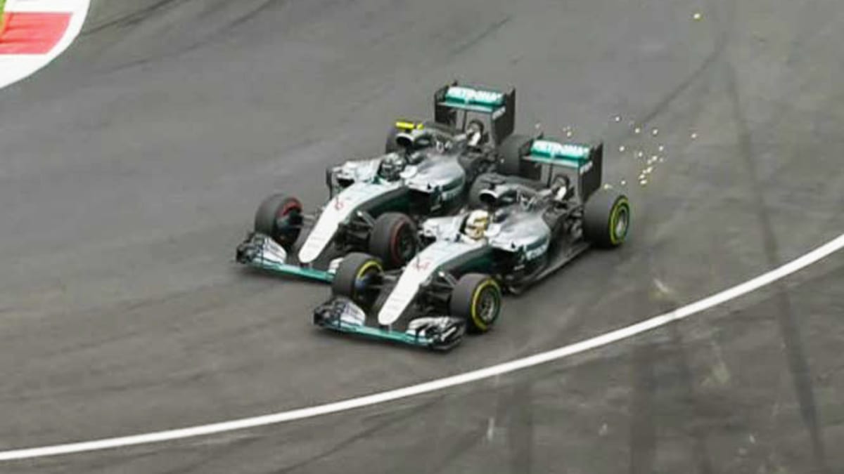Závodní incident Mercedesu