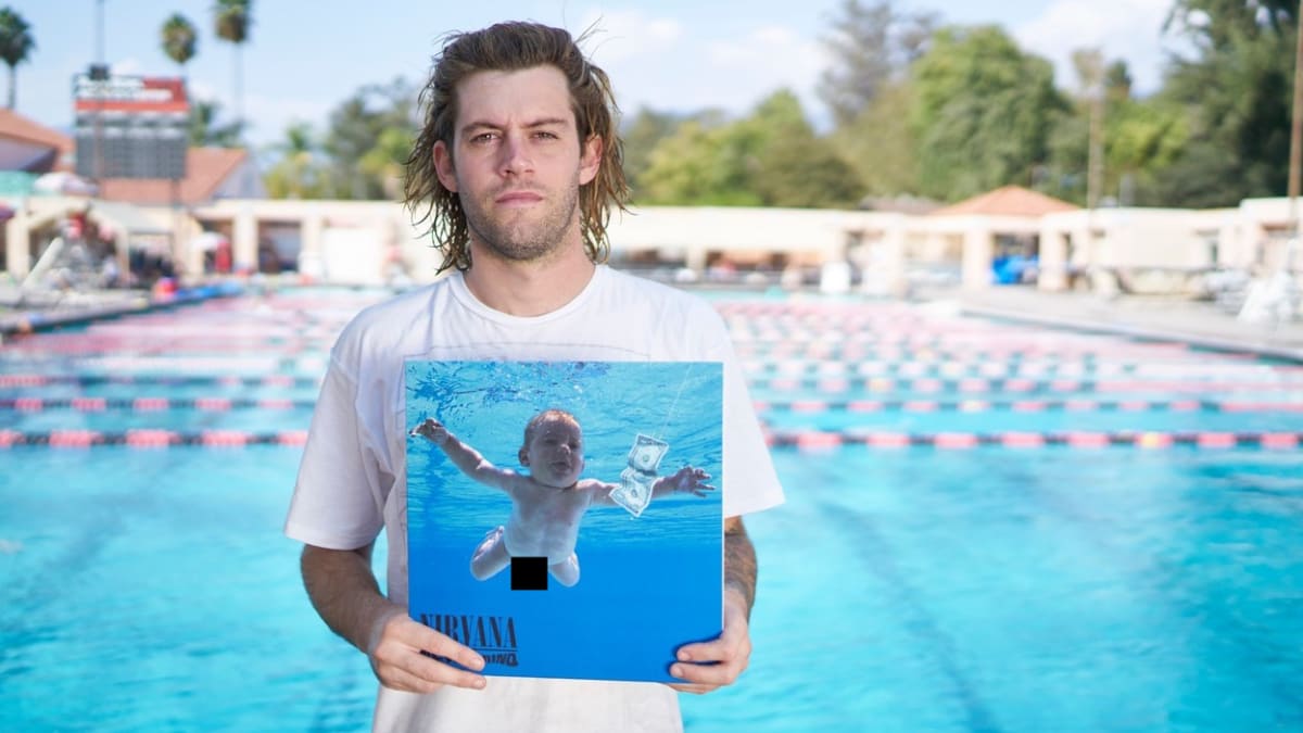 Spencer Elden, dítě z přebalu desky Nevermind, žaluje kapelu Nirvana za zneužívání dětí