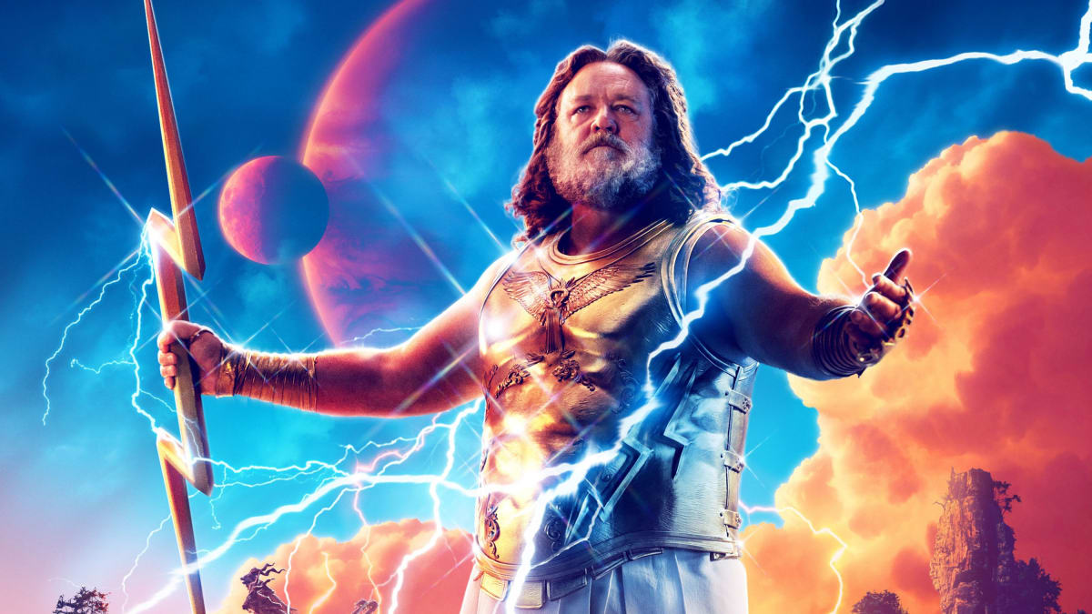 Russell Crowe jako Zeus ve filmu Thor: Láska jako hrom