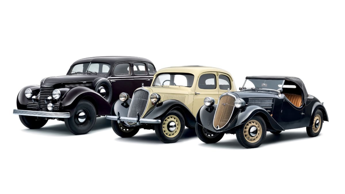 Úspěch značce Škoda ve druhé polovině 30. let přinesly moderní modely Superb, Rapid či Popular (zleva).