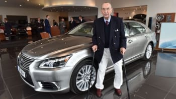 Respekt! Ke 100. narozeninám si Angličan koupil nové auto