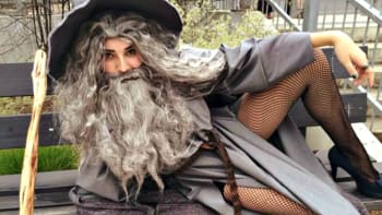 Holka v kostýmu sexy Gandalfa vzbudila pobouření mezi fanoušky Pána prstenů