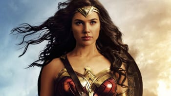 Wonder Woman vášnivě políbila Supermanovu dceru: Jakou má slavná Amazonka vlastně orientaci?