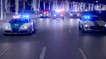 VIDEO: Chudáci z cesty! Dubajská policie venčí ultraluxusní flotilu