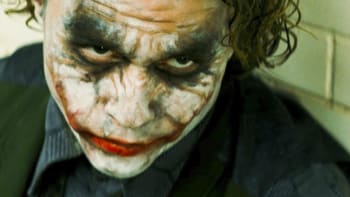 VIDEO: Tahle děsivá pocta Heathu Ledgerovi v roli Jokera vás dostane! Herec v ní předvádí šílené herecké dovednosti!