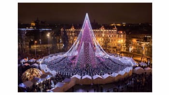 Úchvatný vánoční strom ve Vilniusu