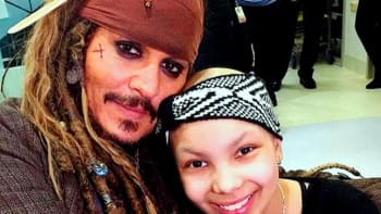 VIDEO A GALERIE: Je to frajer! Johnny Depp jako Jack Sparrow nadchl děti trpící rakovinou