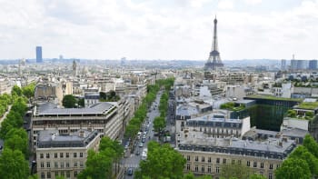 Naftová auta chtějí zakázat ve Francii, Španělsku i Řecku