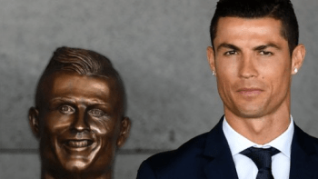Ronaldova hrozná socha - photoshopová bitva!