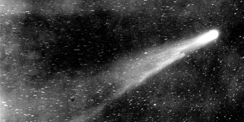 Kometa třikrát větší než Mount Everest explodovala a míří k Zemi. Vědci odhadli její dráhu