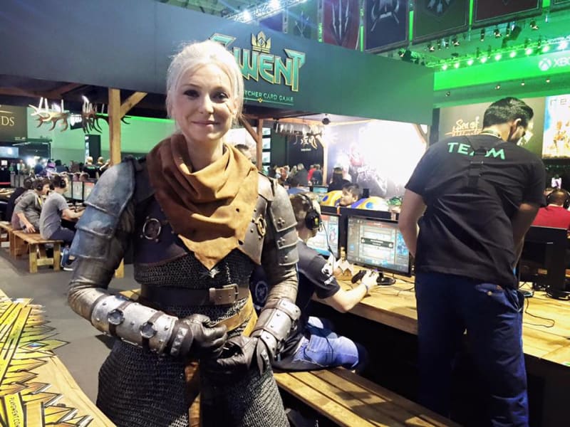 Alžběta se objevila v kostýmu Geralta i na letošním Gamescomu
