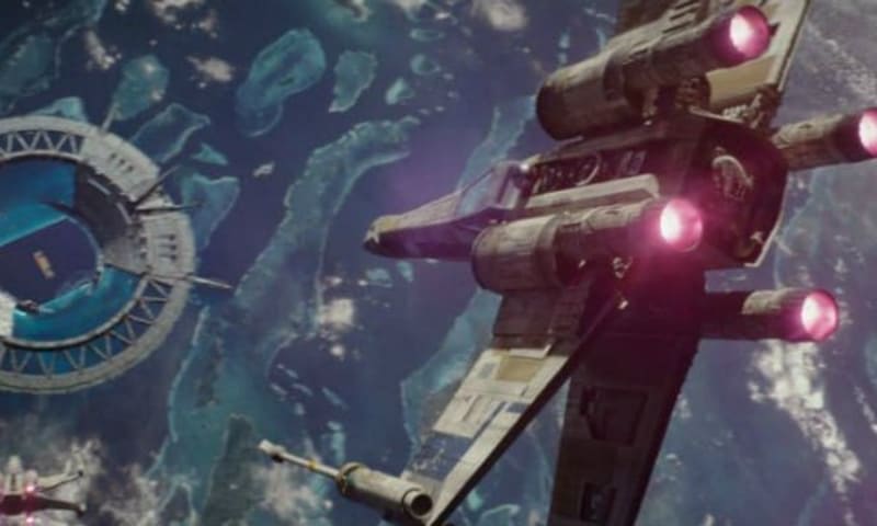 5) Red 5, stíhačka a označení, které později dostal Luke Skywalker. V Rogue One se dozvíme proč bylo právě toto místo volné.