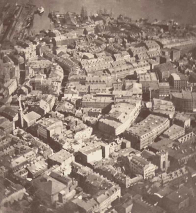 Tento pohled na Boston, který je nejstarší dochovanou leteckou fotografií, pořídili James Wallace Black a Samuel Archer King 13. října 1860 z výšky 630 metrů.