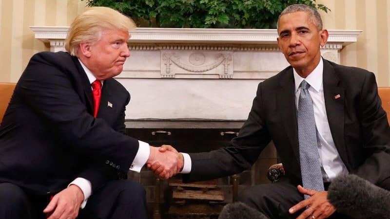 Originální fotka ze setkání Trumpa a Obamy v Bílém domě