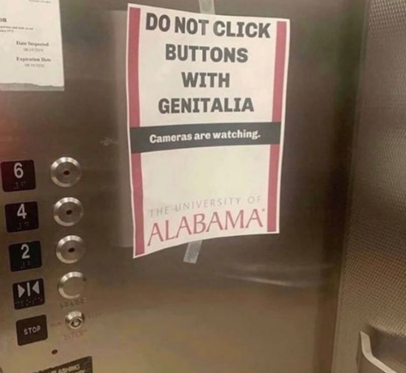 "Nemačkejte tlačítka genitáliemi." – prostě Alabama