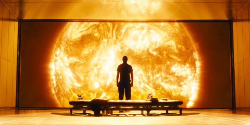 9) Sunshine (2007): Horová sci-fi o vesmírné lodi, která musí znovu zažehnout Slunce a zachránit tak naši planetu