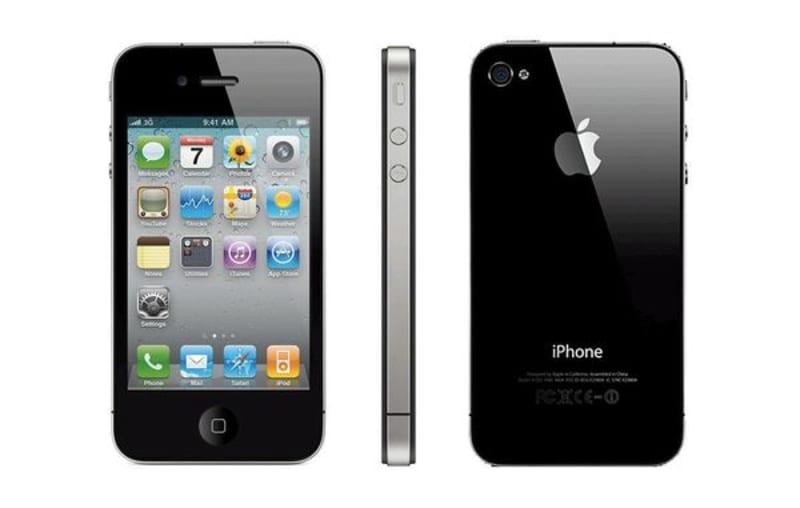 iPhone 4 (2010) - velký redesign ve stylu nerez, sklo a ostře řezané tvary. Premiéru si odbyl Retina displej, přední kamerka pro selfie a Facetime volání a výkonnější hardware umožnil multitasking, tedy přepínání mezi aplikacemi.