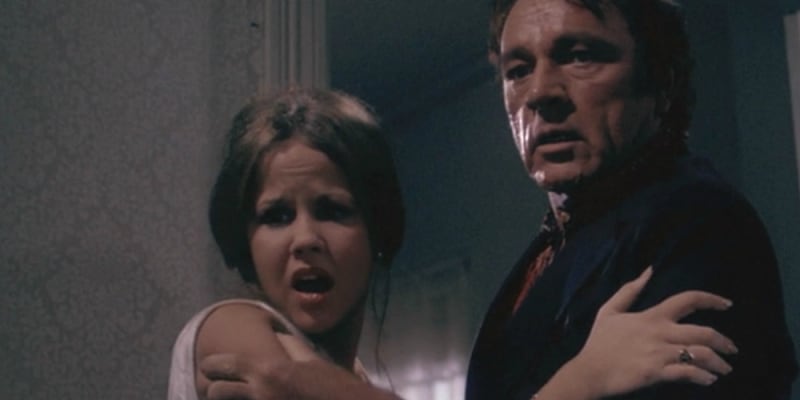 10) Vymítač ďábla 2 Kacíř (1977) - 4 roky po událostech prvního filmu se ďáble vrací, aby dokončil své dílo. Podaří se Vatikánu ho zastavit?